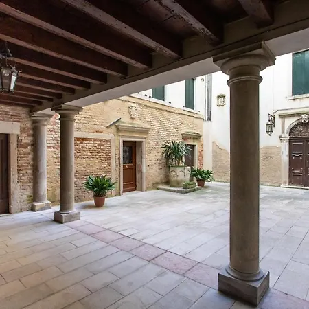 Perla Con Vista Canale شقة *